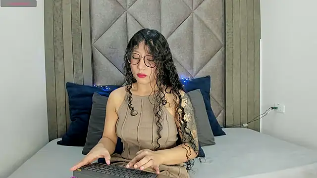 Snapshot of BriaConner_ chatting on 02-13-25, 04:00 BriaConner online show from 02-13-25, 04:00