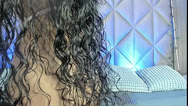 Snapshot of BriaConner_ chatting on 10-20-25, 01:50 BriaConner online show from 10-20-25, 01:50