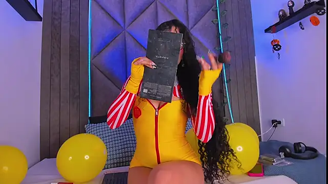 Snapshot of BriaConner_ chatting on 10-31-25, 02:45 BriaConner online show from 10-31-25, 02:45