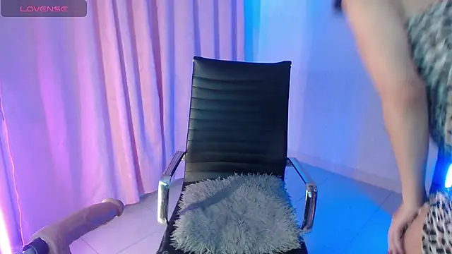 Snapshot of Angellike_doll chatting on 02-13-25, 04:07 Angellike doll online show from 02-13-25, 04:07