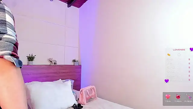 Snapshot of sherylgrey chatting on 10-20-25, 12:00 sherylgrey online show from 10-20-25, 12:00