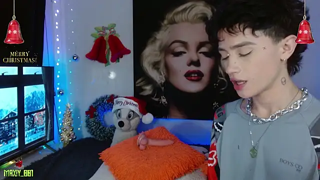 maxiy 001 online show from 12-17-25, 03:12