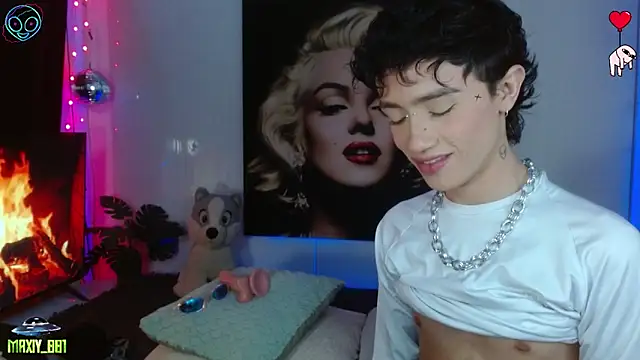 maxiy 001 online show from 04-26-26, 02:42