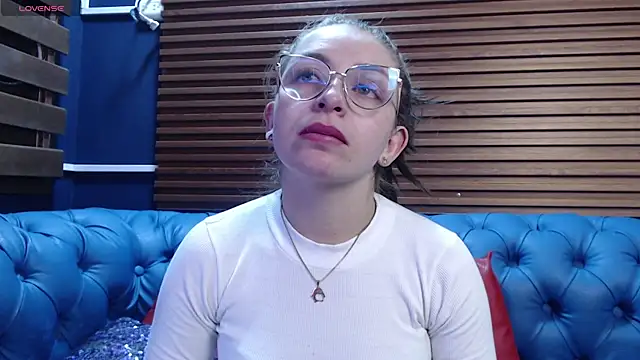 Snapshot of _isaabellaa chatting on 02-17-25, 11:34  isaabellaa online show from 02-17-25, 11:34