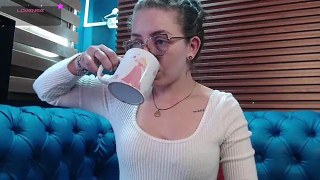 Snapshot of _isaabellaa chatting on 02-18-25, 02:27  isaabellaa online show from 02-18-25, 02:27