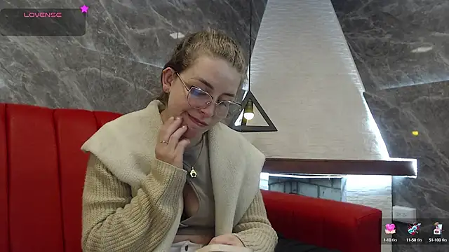 Snapshot of _isaabellaa chatting on 02-19-25, 02:44  isaabellaa online show from 02-19-25, 02:44