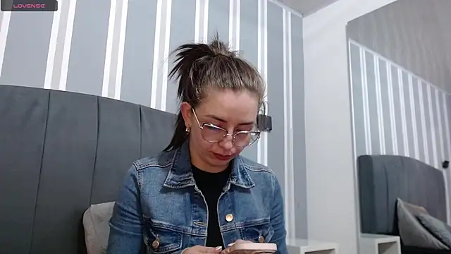 Snapshot of _isaabellaa chatting on 02-23-25, 11:55  isaabellaa online show from 02-23-25, 11:55