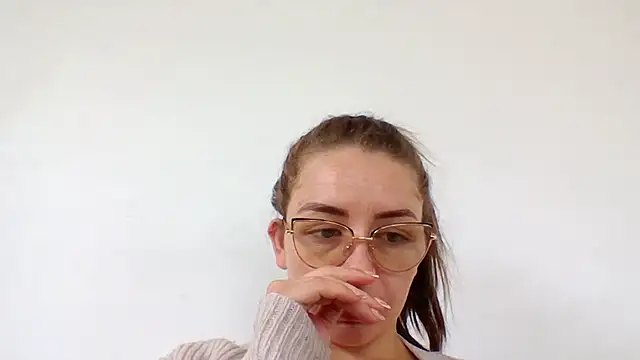 Snapshot of _isaabellaa chatting on 02-28-25, 02:42  isaabellaa online show from 02-28-25, 02:42