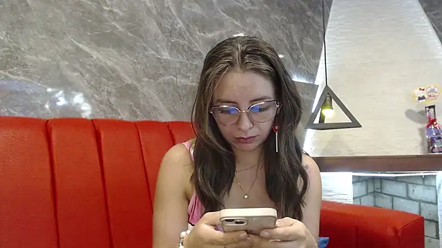 Snapshot of _isaabellaa chatting on 03-08-25, 02:19  isaabellaa online show from 03-08-25, 02:19