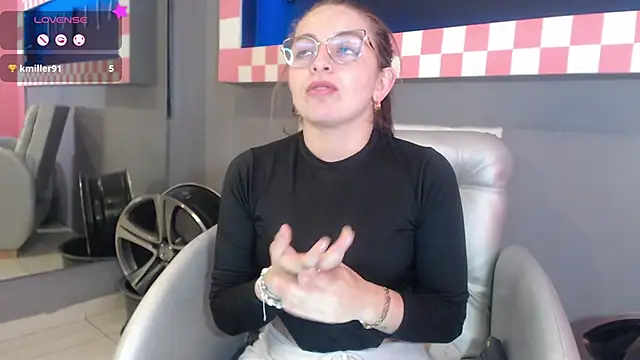 Snapshot of _isaabellaa chatting on 03-13-25, 02:33  isaabellaa online show from 03-13-25, 02:33