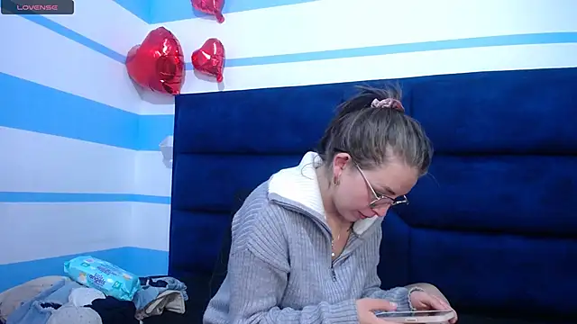 Snapshot of _isaabellaa chatting on 03-16-25, 02:55  isaabellaa online show from 03-16-25, 02:55