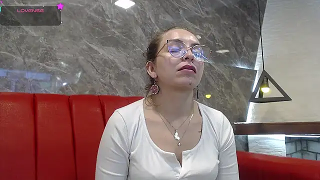 Snapshot of _isaabellaa chatting on 03-19-25, 02:35  isaabellaa online show from 03-19-25, 02:35
