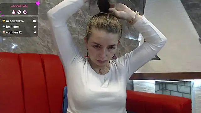 Snapshot of _isaabellaa chatting on 03-19-25, 05:39  isaabellaa online show from 03-19-25, 05:39