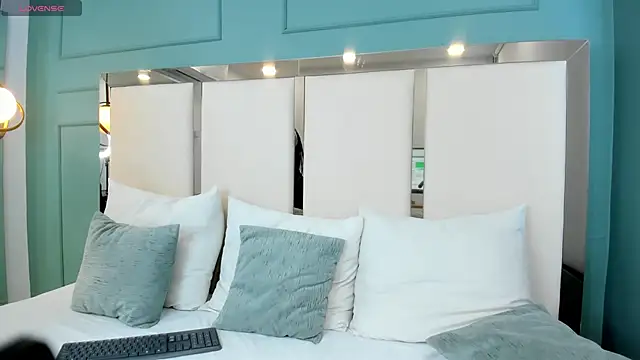 Snapshot of helen_kinett chatting on 12-22-24, 02:49 helen kinett online show from 12-22-24, 02:49