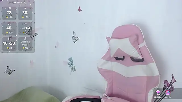 Snapshot of helen_kinett chatting on 10-10-25, 11:37 helen kinett online show from 10-10-25, 11:37