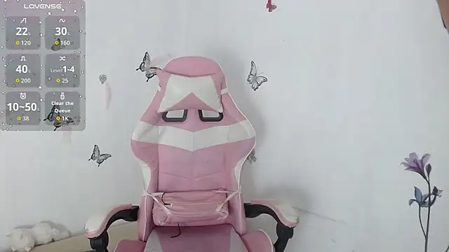 Snapshot of helen_kinett chatting on 10-30-25, 02:18 helen kinett online show from 10-30-25, 02:18