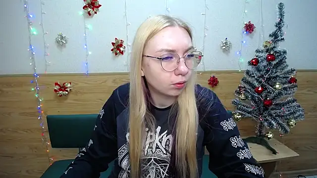 BeatriceFly online show from 01-19-25, 06:09