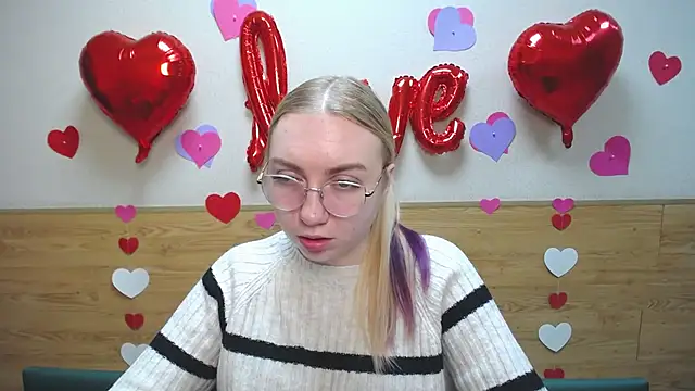 Snapshot of BeatriceFly chatting on 01-26-25, 10:23 BeatriceFly online show from 01-26-25, 10:23