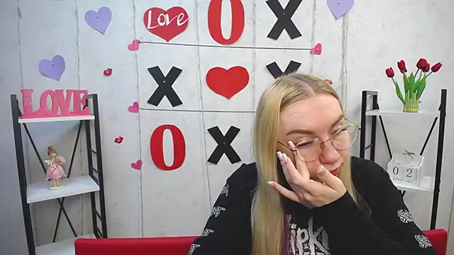 BeatriceFly online show from 02-02-25, 06:15