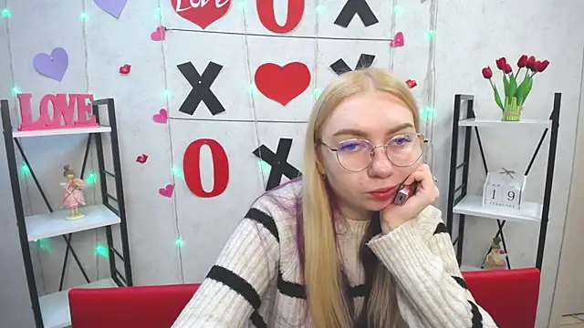 Snapshot of BeatriceFly chatting on 02-19-25, 06:22 BeatriceFly online show from 02-19-25, 06:22