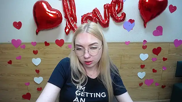 Snapshot of BeatriceFly chatting on 03-17-25, 03:18 BeatriceFly online show from 03-17-25, 03:18