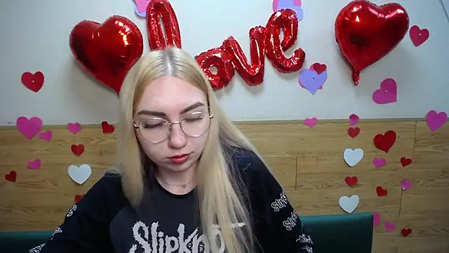 BeatriceFly online show from 03-20-25, 04:31