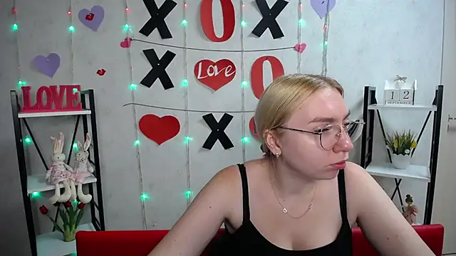 BeatriceFly online show from 09-12-25, 12:05