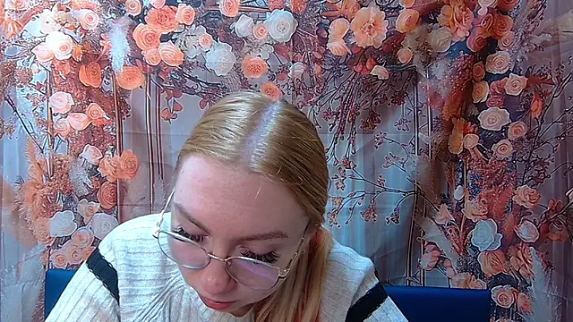 Snapshot of BeatriceFly chatting on 11-06-25, 12:39 BeatriceFly online show from 11-06-25, 12:39