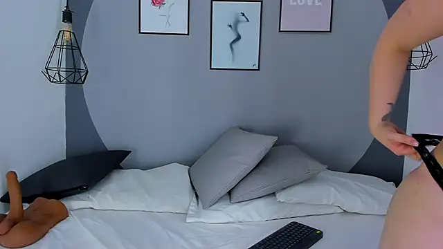 Hanna Moonlight  online show from 12-29-24, 04:40