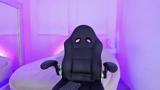 Hanna Moonlight  online show from 02-04-25, 07:55