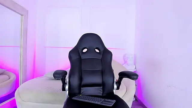 Hanna Moonlight  online show from 02-12-25, 07:56