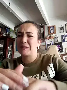 skayhot  online show from 01-18-25, 05:15