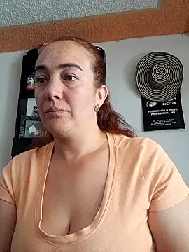 Snapshot of skayhot_ chatting on 01-09-26, 02:42 skayhot online show from 01-09-26, 02:42