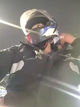 Snapshot of Edged_Hot69 chatting on 03-12-25, 10:37 Edged Hot69 online show from 03-12-25, 10:37