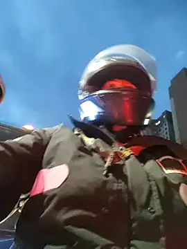 Snapshot of Edged_Hot69 chatting on 03-20-25, 10:43 Edged Hot69 online show from 03-20-25, 10:43