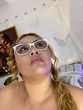 Snapshot of AshleyVXo chatting on 06-18-26, 03:40 AshleyVXo online show from 06-18-26, 03:40