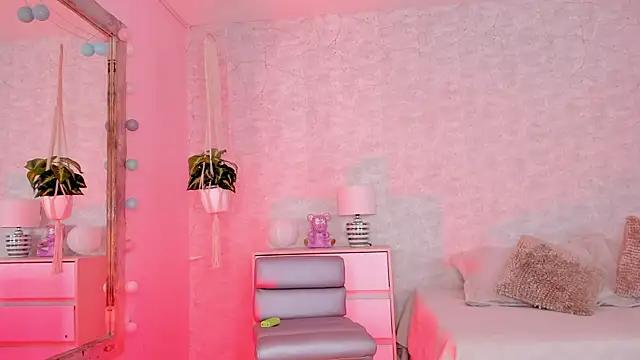 Snapshot of DahianaWalcott chatting on 02-06-25, 06:24 DahianaWalcott online show from 02-06-25, 06:24