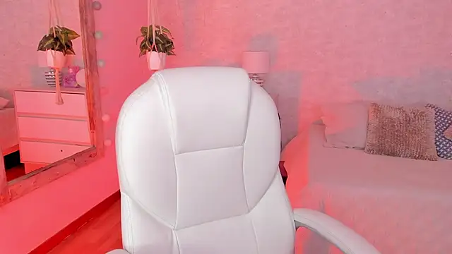 Snapshot of DahianaWalcott chatting on 02-08-25, 11:13 DahianaWalcott online show from 02-08-25, 11:13