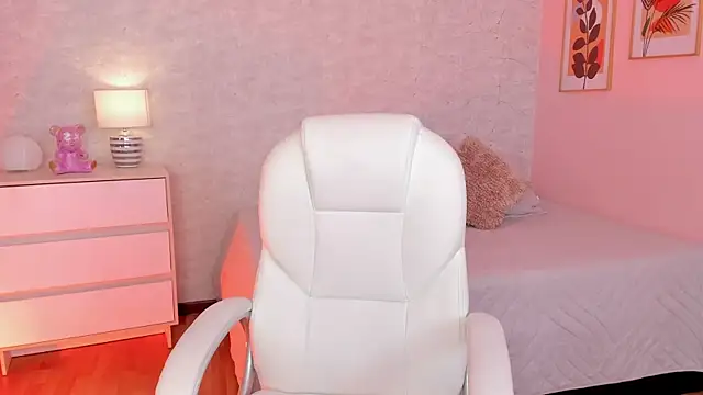 Snapshot of DahianaWalcott chatting on 02-26-25, 08:22 DahianaWalcott online show from 02-26-25, 08:22