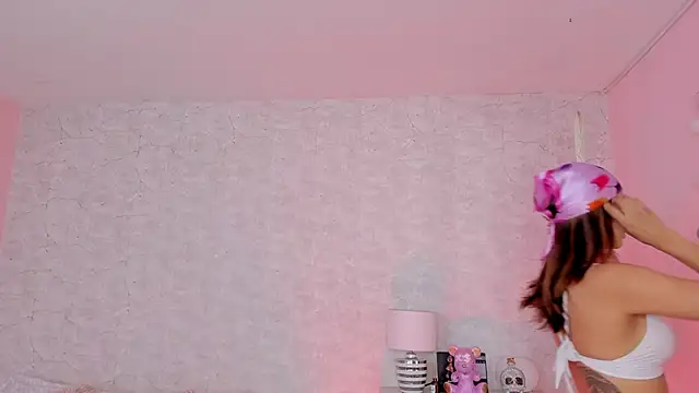 Snapshot of DahianaWalcott chatting on 03-19-25, 11:03 DahianaWalcott online show from 03-19-25, 11:03