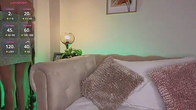 Snapshot of DahianaWalcott chatting on 10-04-25, 02:04 DahianaWalcott online show from 10-04-25, 02:04