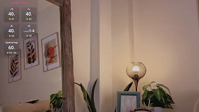 Snapshot of DahianaWalcott chatting on 10-15-25, 07:36 DahianaWalcott online show from 10-15-25, 07:36