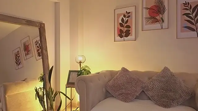 DahianaWalcott online show from 04-08-26, 06:19