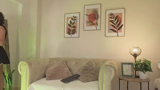 DahianaWalcott online show from 04-24-26, 02:19