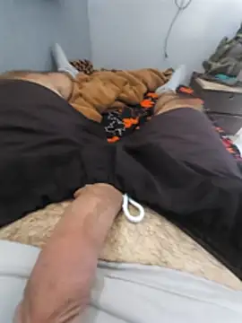 mfreitas005 online show from 10-23-25, 04:06