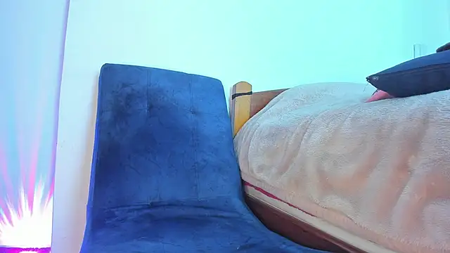 Snapshot of emiily15__ chatting on 03-14-25, 08:28 emiily15 online show from 03-14-25, 08:28