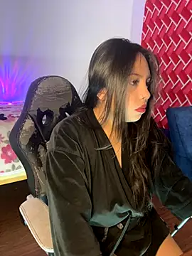 Snapshot of emiily15__ chatting on 09-10-25, 05:57 emiily15 online show from 09-10-25, 05:57