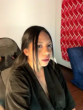 Snapshot of emiily15__ chatting on 11-18-25, 06:23 emiily15 online show from 11-18-25, 06:23