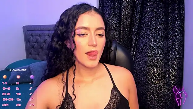 Snapshot of Adhara-zanne chatting on 11-28-25, 09:06 Adhara-zanne online show from 11-28-25, 09:06