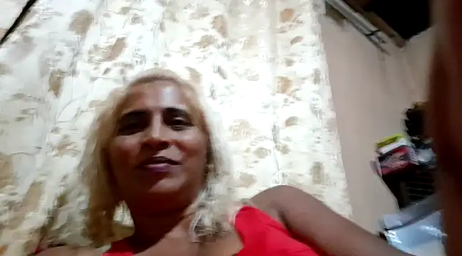 Snapshot of Goodgirlsue_77 chatting on 03-03-25, 06:44 Goodgirlsue 77 online show from 03-03-25, 06:44